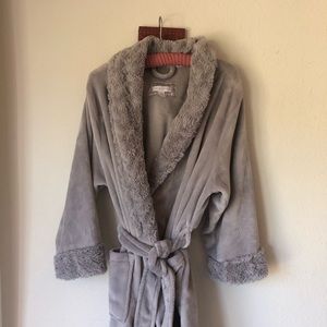 XXL Carole Hochman robe. NWT. Gray . Very soft.